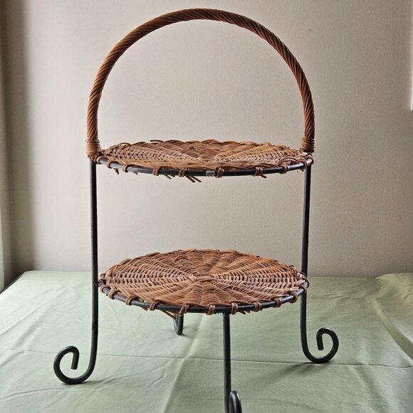 Two Tier Metal & Wicker Flat Fruit Basket Kitchen Dinning Decor Serving Tray - Picture 1 of 13